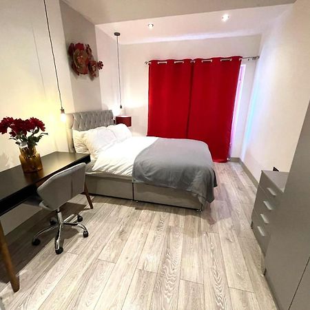 Letzi Premium Cozy Retreat Private En-Suite Rooms, Wembley Londres Extérieur photo