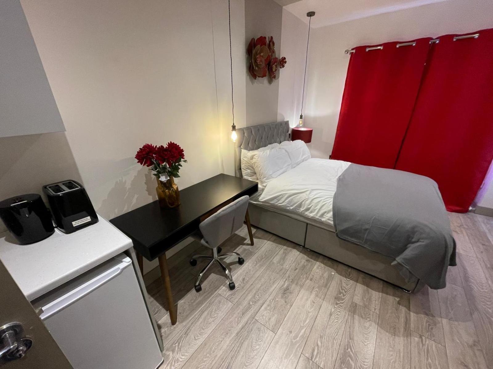 Letzi Premium Cozy Retreat Private En-Suite Rooms, Wembley Londres Extérieur photo